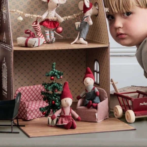 Maileg Pixy Elf & Elfie Christmas Matchbox Doll Set - Red and Blue Boy - Picture 2 of 7